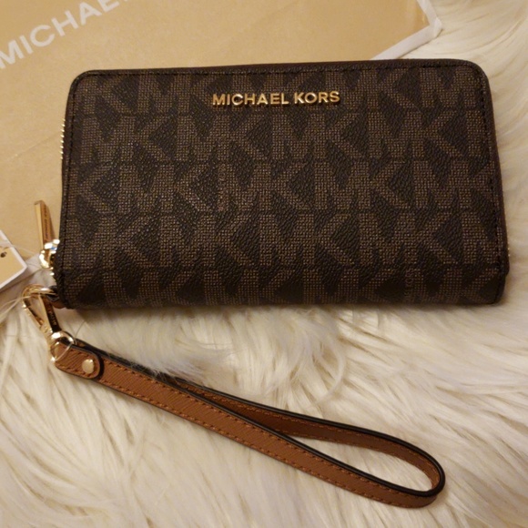 Michael Kors Handbags - MK JET SET TRAVEL BRN/ACORN